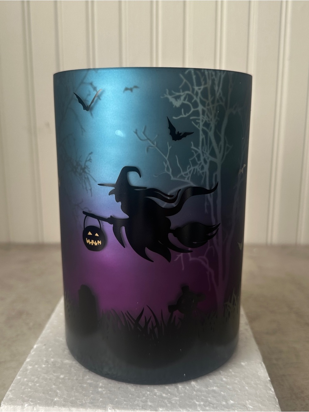 Yankee Candle Halloween Scene Witch Bats Purple Blue Flicker 7” Jar Holder w Box